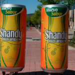 latas gigantes de shandy cruzcampo