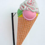 figura de un cono de helado de varios sabores
