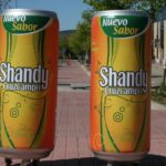 latas gigantes de shandy cruzcampo