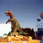 cabagata con dinosaurio gigante
